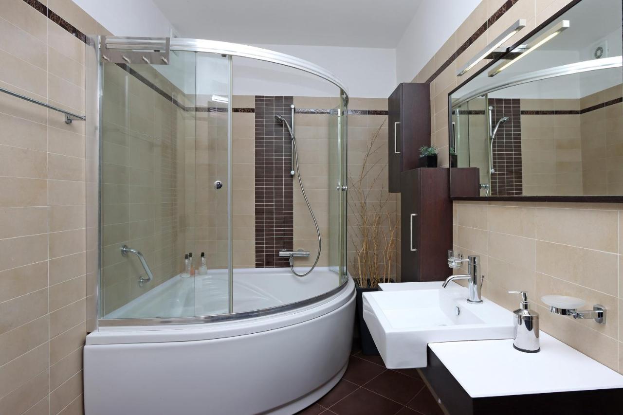 Starry Night - Smart Tv, Extra Big Bed, Big Bathtub, Private Parking, Sea View, Wifi, 2Bedrooms Volosko Eksteriør bilde