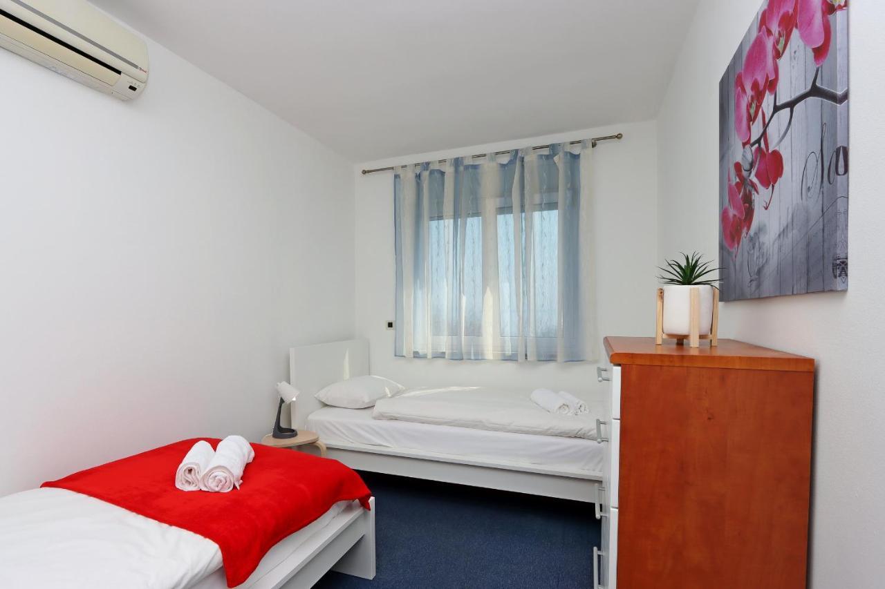 Starry Night - Smart Tv, Extra Big Bed, Big Bathtub, Private Parking, Sea View, Wifi, 2Bedrooms Volosko Eksteriør bilde