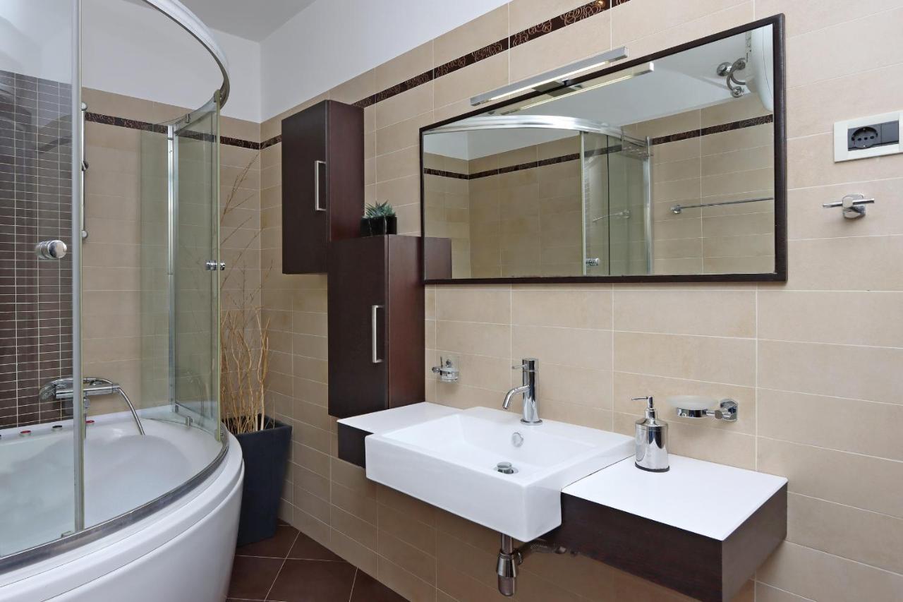 Starry Night - Smart Tv, Extra Big Bed, Big Bathtub, Private Parking, Sea View, Wifi, 2Bedrooms Volosko Eksteriør bilde