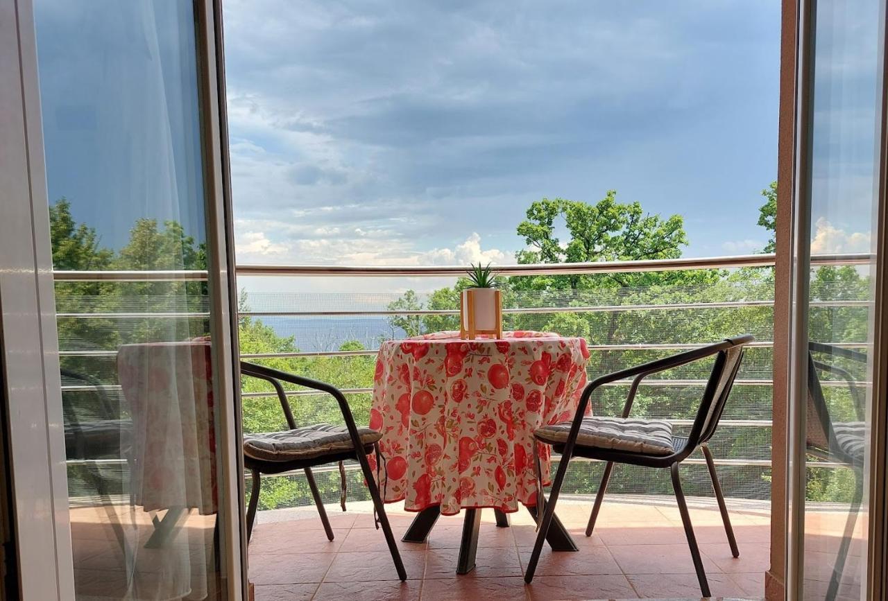 Starry Night - Smart Tv, Extra Big Bed, Big Bathtub, Private Parking, Sea View, Wifi, 2Bedrooms Volosko Eksteriør bilde